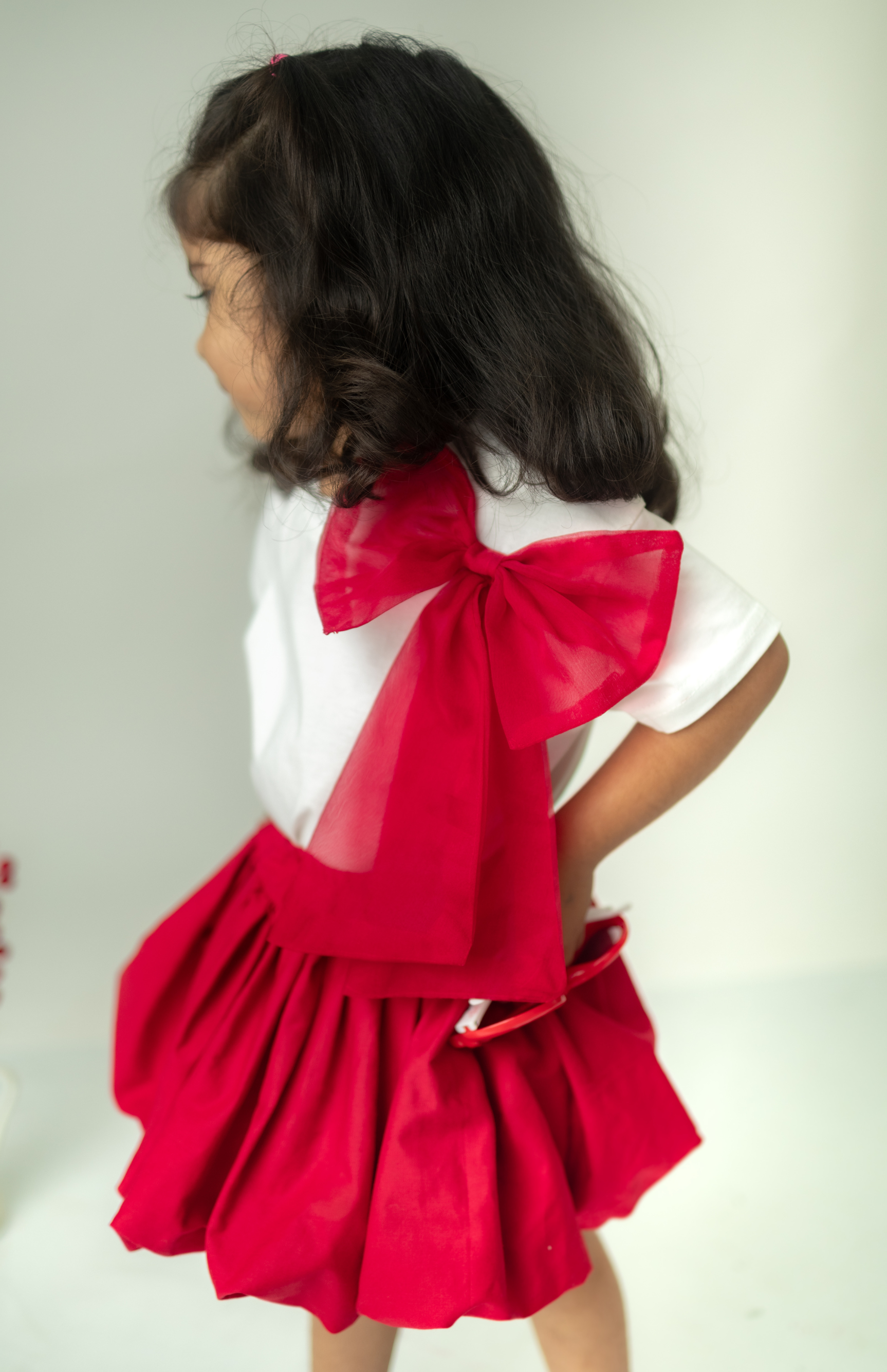 Scarlet Big-Bow Party Set
